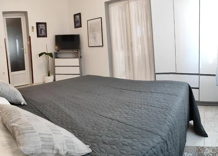 Nice Apartment Montepozzo With Private Garden