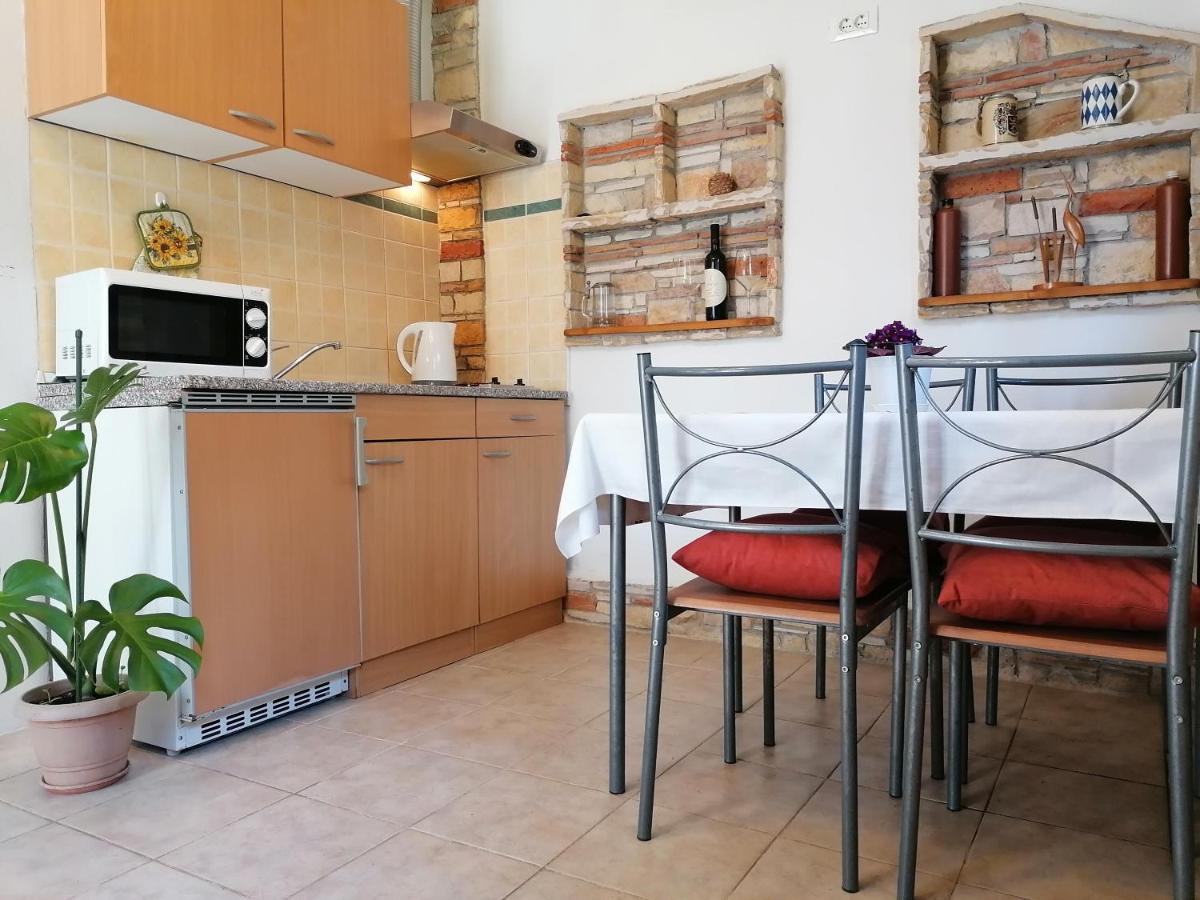 Montepozzo With Private Garden Apartma