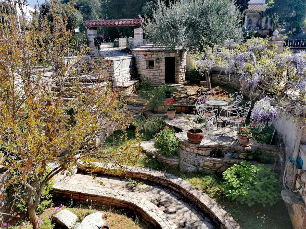Montepozzo With Private Garden Apartma